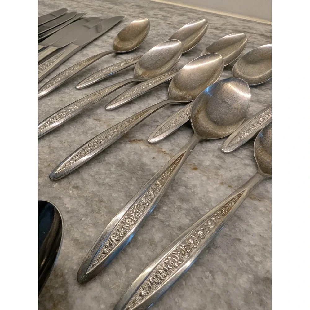 N/A knives spoons